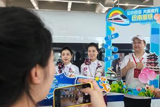 NBA名宿卡梅隆-安东尼出席奥运男篮抽签仪式 并担任抽签嘉宾